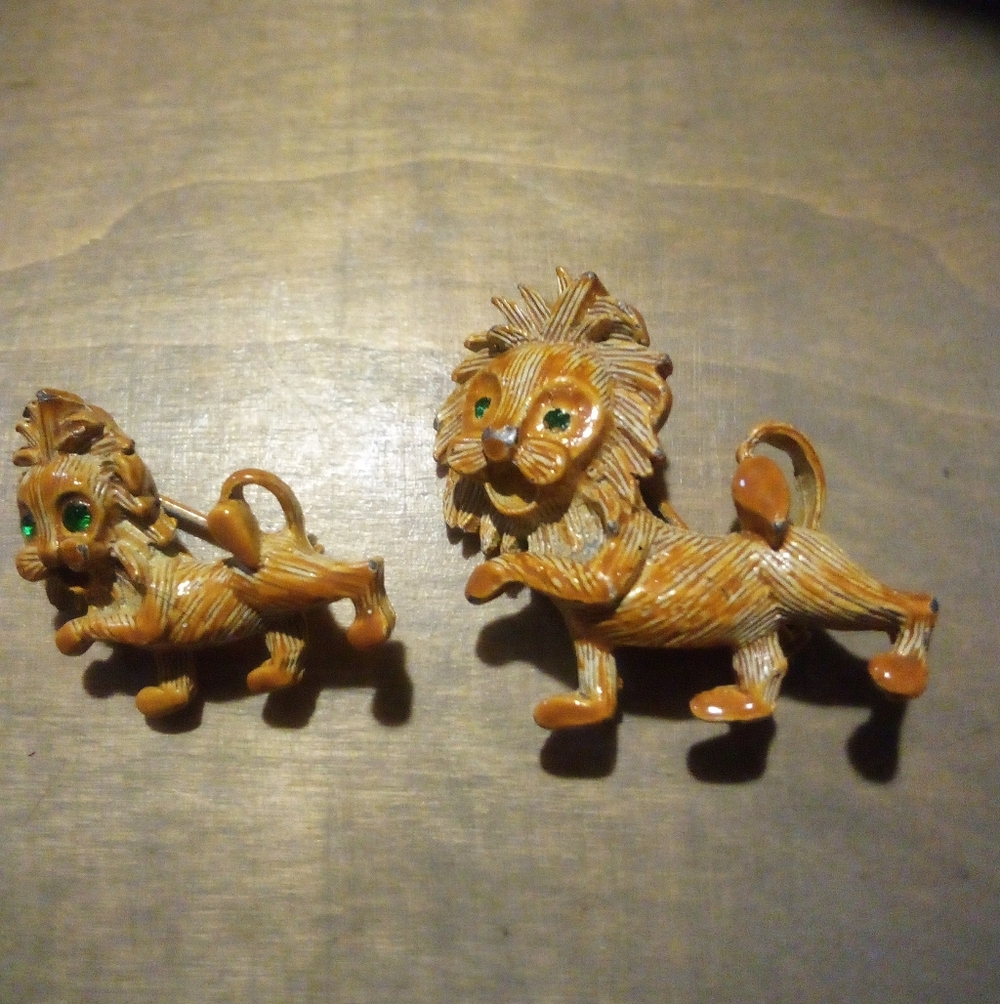 Vintage Gerry Lion Pins Brooches